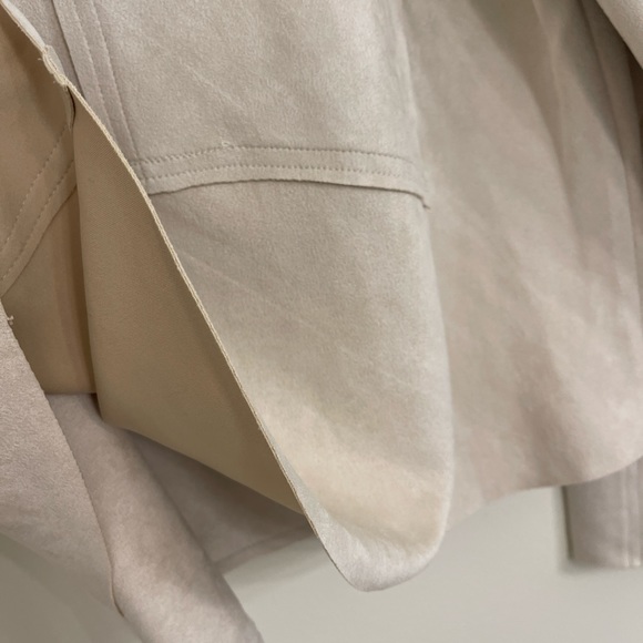 *NEW* Gorgeous and light weight.  Silver hardware! - Picture 10 of 11